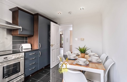 Central Aberdeen Apartment | Fonthill Stay - SJA Stays - 3 Bed Apartment