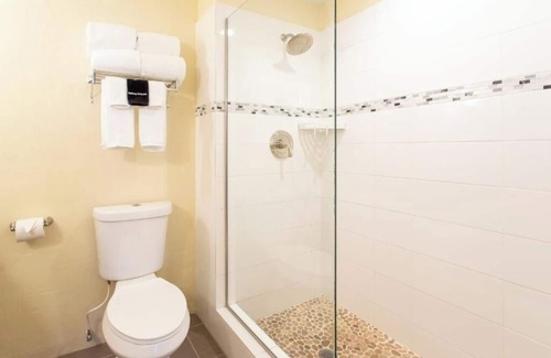 Christiansted Hotel | Food, Art, Sleep | 4 Queen Rooms Near Everything Fun