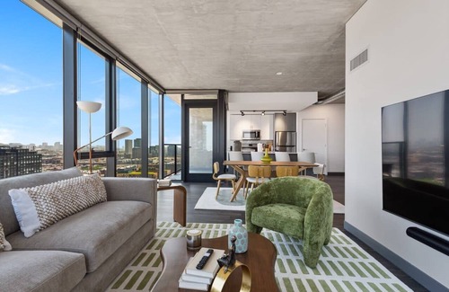 West Loop Apartment | Foodies!Best Dining & Nightlife Steps Away|TheBoho