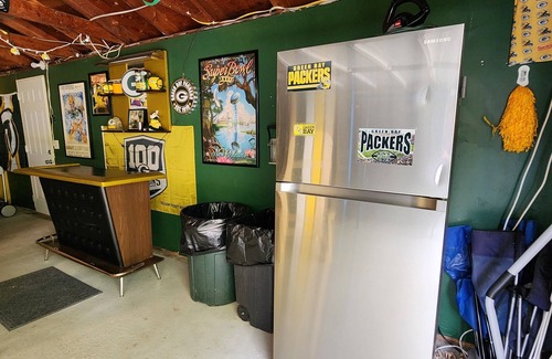 Green Bay House | Football fun house 1 mile from Lambeau!