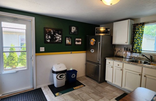 Green Bay House | Football fun house 1 mile from Lambeau!