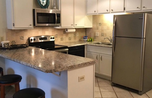Tallahassee House | FOOTBALL/VISIT STUDENTS/JOB/HIGH ROAD 2 MILES TO FSU STADIUM, TV W.HULU,QUIET