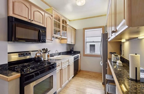 Linden Hills Condo | Footsteps to Lake Harriet! 1 Block to Restaurants!