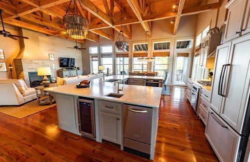 Plantation House | 'Forcynthia' Luxury Bay Home, 4BR/4.5BA w/dock, kayak launch