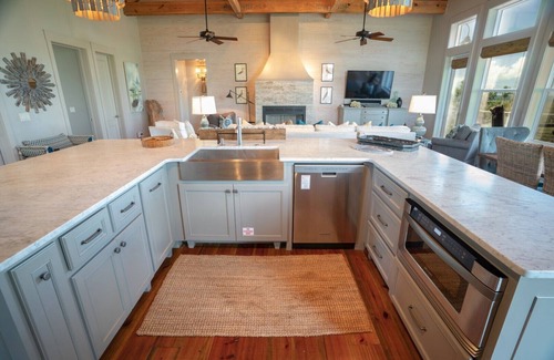 Plantation House | 'Forcynthia' Luxury Bay Home, 4BR/4.5BA w/dock, kayak launch