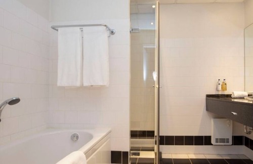 Wolfheze Hotel | Forest Getaway in Gelderland – Suite Near Veluwe Trails, Sauna & Restaurant