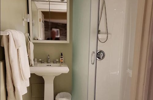 Kitchener Bed & Breakfast | Forest Hill Bed and Breakfast
