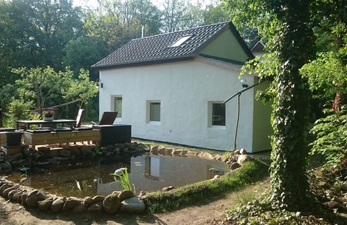 Kleinmachnow Cottage | Forest home with sauna and private terrace
