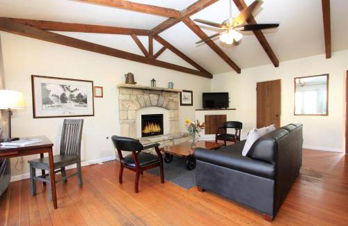 Southeast Carmel Cabin | Forest Lodge