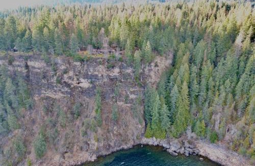 Central Kootenay House | Forest Nook