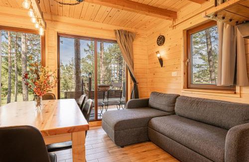 Velike Bloke Apartment | Forest Princess Chalet - Happy Rentals