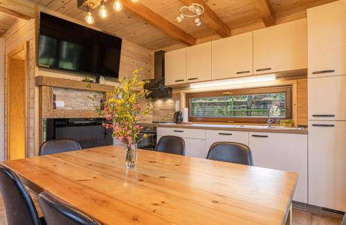 Velike Bloke Apartment | Forest Princess Chalet - Happy Rentals