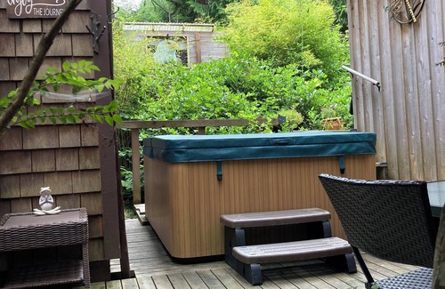 Ucluelet House | Forest Sweet Retreat; Hot Tub & Sauna, Dog Friendly, 12.5 Kw/hr EV Charger