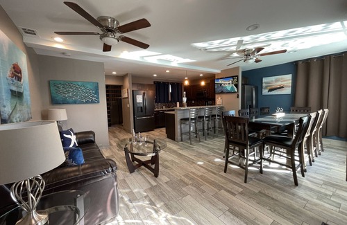 Bay Esplanade House | Forever Sunshine - Beach Vacation Rental