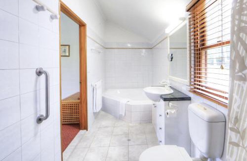 Norfolk Island House | Forrester Court Cliff Top Cottages