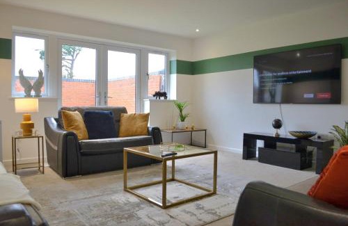 Stonnall House | Fort House 6 Large Private Bedrooms with 7 beds, close to NEC, JLR, City Centre