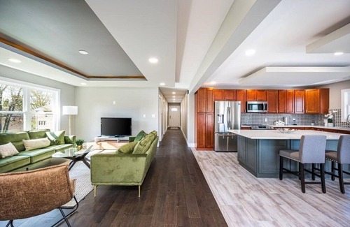 West Central Condo | Fort Wayne New! Cozy 2BR Condo -Downtown w/Free Parking & WiFi