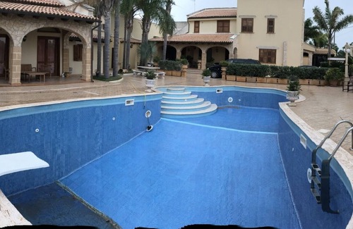 Mazara del Vallo Villa | "FORTUNA" Luxury double room in prestigious Villa with shared pool.