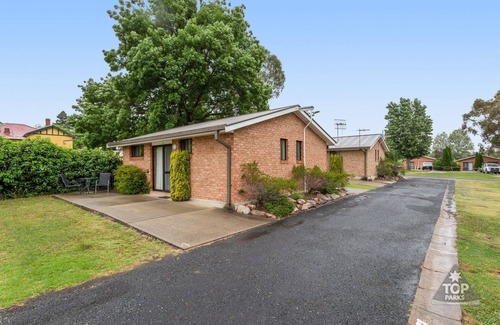 Glen Innes RV Rental | Fossicker Caravan Park