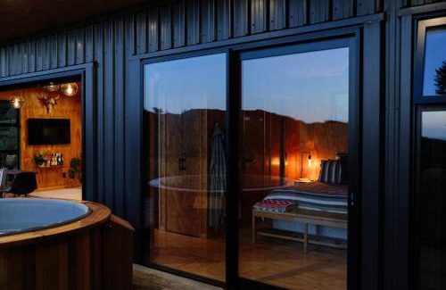 Raglan Apartment | Foudre Suite with Hot Tub at Barrelled Wines Raglan