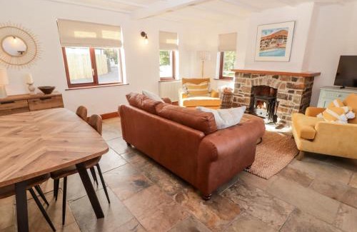 Moylegrove House | Fountain Folly