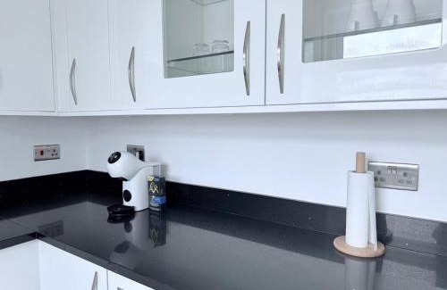 Heath House | Fountain House-Sleeps 5-Central Dagenham-Parking