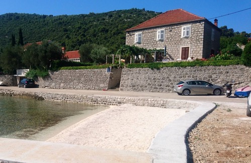 Broce Apartment | Four-bedroom apartment near beach Broce, Pelješac (A-13182-a)