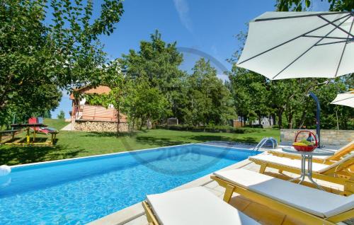 Kravarsko House | Four-Bedroom Holiday Home In Velika Buna