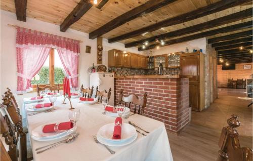 Kravarsko House | Four-Bedroom Holiday Home In Velika Buna