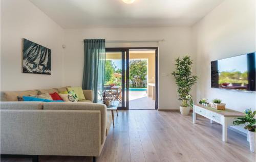 Premantura House | Four-Bedroom Holiday Home In Premantura