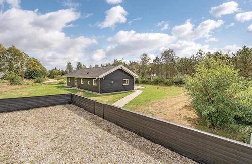 Ho House | Four-Bedroom Holiday Home in Blavand