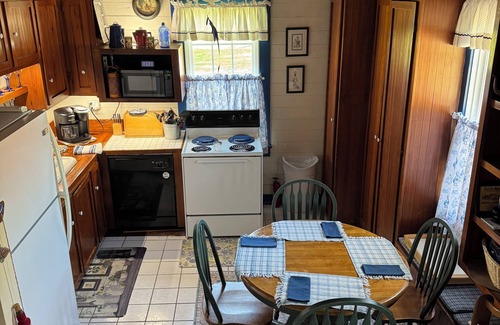 Napoleonville Cabin | Four Cypress Acadian Cabin
