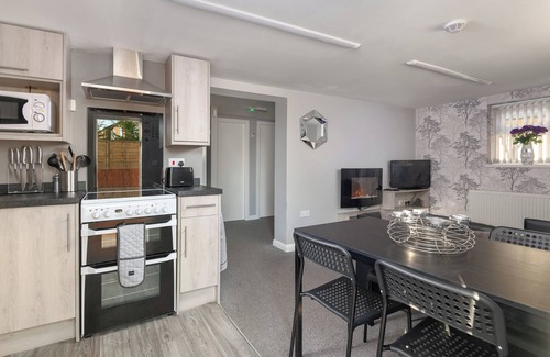 Carlisle Apartment | Four Oaks Apartment | 4 Guests | Garden | Hot Tub