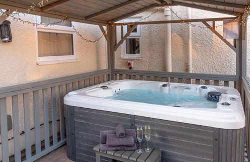 Carlisle Apartment | Four Oaks Apartment | 4 Guests | Garden | Hot Tub