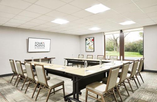 Westchester Hotel | Four Points by Sheraton Chicago Westchester/Oak Brook