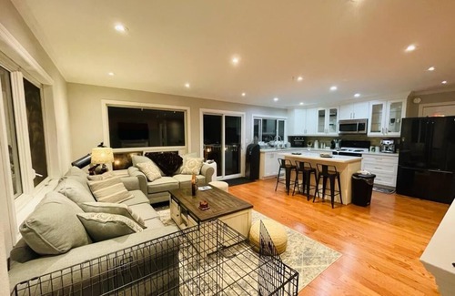 Dunchurch Cottage | Four Season, 5-bedroom cottage with many amenities