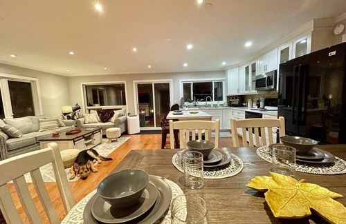 Dunchurch Cottage | Four Season, 5-bedroom cottage with many amenities