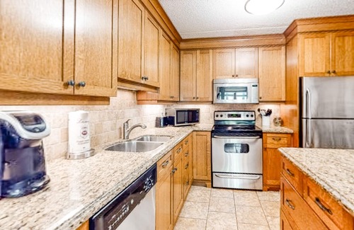 The Blue Mountains Condo | Four-season spectacular condo w/breathtaking views