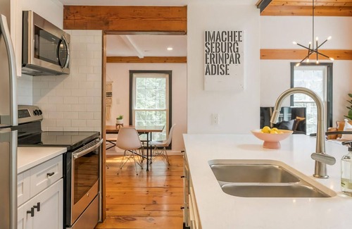Burnt River Cottage | Four Season Lake Front Cottage