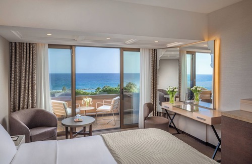 Agios Tychon Hotel | Four Seasons Hotel