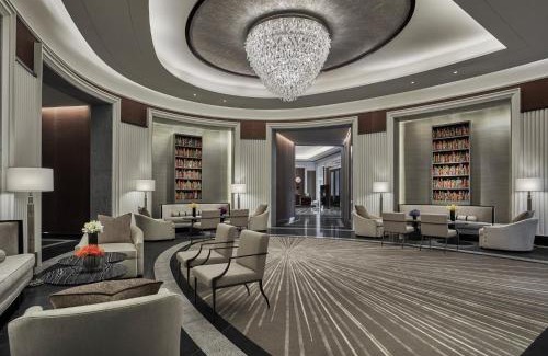 Back Bay Hotel | Four Seasons Hotel One Dalton Street, Boston