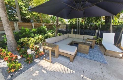 Downtown Apartment | Four Suites on Duval Street w parking and pool