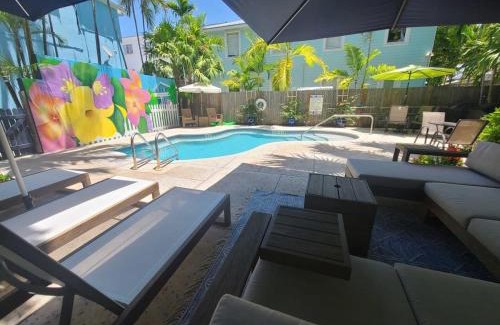 Downtown Apartment | Four Suites on Duval Street w parking and pool