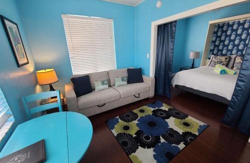 Downtown Apartment | Four Suites on Duval Street w parking and pool