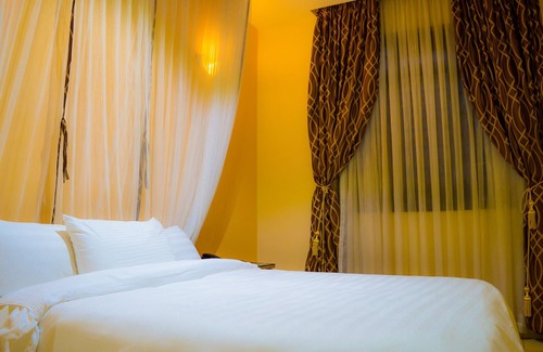 Parklands House | Fourth Parklands Guest House & Conference