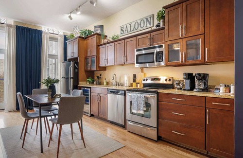 West Main Historic District Apartment | Fourth St. Suite - Garage - Kitchen