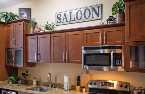 West Main Historic District Apartment | Fourth St. Suite - Garage - Kitchen