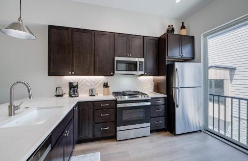Silverthorne House | Fourth Street Crossing Traverse Townhome: Stylish Retreat