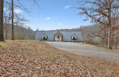 Lawrenceburg House | Fox Haven Retreat-Private Yard-Outdoor Adventure