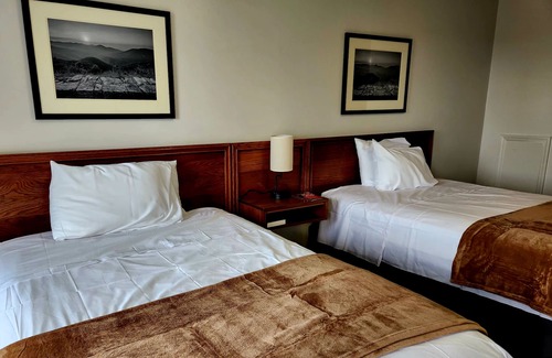 Max Meadows Hotel | Fox Mountain Inn